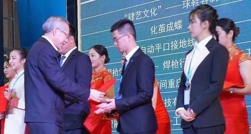 智能巡檢機(jī)器人守護(hù)工業(yè)安全，白云學(xué)子斬獲國(guó)家技能大賽一等獎(jiǎng)